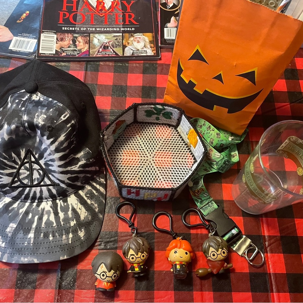 Warner Bros Black and Orange Action Figures Playset